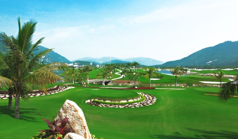 Sân golf Diamond Bay Nha Trang 