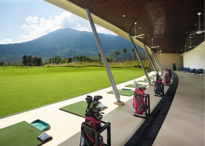 Sân tập Golf tiện nghi và hiện đại